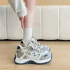 Tênis Chunky Estilo Coreano para Estudantes e Pais para Mulheres Novo Modelo Primavera 2026 Malha Respirável Moda Tênis Casuais Leves que Aumentam a Altura