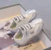 Tênis Casuais Infantis 2026 Primavera e Outono Novo Respirável Fecho de Velcro Solado Macio Tênis Versátil Colorido para Meninos e Meninas