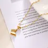 Colar Clássico de Aço Titânio Não Desbota Cilíndrico Fosco Borboleta para Mulheres, Estilo Simples, Corrente de Clavícula Moderna e Versátil, Atacado do Fabricante