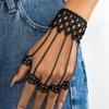Pulsera de cadena de metal estilo gótico con borlas cónicas personalizadas para mujer, joyería transfronteriza europea y americana, con cadena para la espalda y las manos.