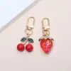 Accesorios Transfronterizos Europeos y Americanos Estilo Fresco Llavero Colgante de Cereza Fresa Toque Girly de Alta Gama Adorno para Mujer