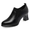 Nuevos Zapatos de Tacón Alto de Boca Profunda de Cuero Suave 2025 Otoño Suela Suave Antideslizantes de Tacón Medio de Cuero para Madres de Mediana Edad y Mayores