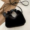 Bolsa peluda estilo coreano bolsa de mão plissada fashion bolsa nicho feminina 2023 nova bolsa de ombro mensageiro de pelúcia de inverno