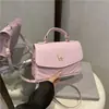 Bolsa Pequena Texturizada Casual Retrô Tendência 2025 para Mulheres, Nova Bolsa Quadrada Pequena Estilosa de Ombro Transversal Borboleta de Nicho