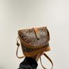 Bolso de moda popular de este año para mujer, otoño e invierno 2024, nuevo bolso de mensajero de nicho con estampado de leopardo, bolso de cubo portátil informal