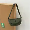 Bolsa tote feminina de grande capacidade, estilo novo, adequada para estudantes usarem na aula, como bolsa de ombro para o trabalho ou como bolsa transversal; uma bolsa feminina de tecido de nylon única
