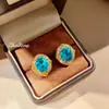 Pingente Dourado Bicolor de Artesanato Estilo Corte Italiano com Diamante Rosa Incrustado, Brincos Verde Oliva, Anel Azul Oceano e Conjunto de Pedras Preciosas
