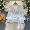 Design de Luxo Leve de Alta Qualidade Camisa de Cetim com Cadarço e Decote V Mangas Bufantes Feminina Outono 2026 Top Versátil Soltinho Emagrecedor