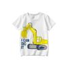 Camiseta de Manga Curta para Meninos Verão 2025 Branca Gola Redonda Top Tendência Estampa de Escavadeira Manga Meia Cabelo de Fábrica