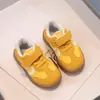 Zapatos de Skate para Niños Otoño 2025 Nuevos Zapatos Casuales Antideslizantes de Suela Blanda para Niños Zapatos de Entrenamiento Alemanes para Niñas Zapatos de Skate para Niños Pequeños y Medianos