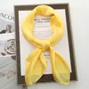 Bufanda Cuadrada Pequeña de 70 Colores Sólidos para Transmisión en Vivo Transfronteriza, Bufanda de Seda para Mujer, Estilo Versátil para Primavera y Otoño, Bufanda Elegante y de Moda para Combinar con Trajes y Camisas