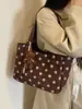 Bolsa de balde fashion de grande capacidade transfronteiriça com bolinhas, coleção de outono, bolsa de trabalho feminina, bolsa de ombro e bolsa de mão modernas e versáteis