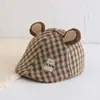 Chapéu Infantil Estilo Coreano Primavera e Outono Xadrez Urso Boina para Meninos e Meninas Urso Fofo Casual Versátil