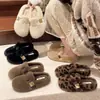 Pantuflas de peluche sin cordones para mujer, elegantes y cálidas para usar en exteriores, nueva colección otoño/invierno 2026, de suela plana, versátiles y cómodas