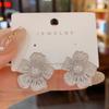 Pendientes de flor de diamante de alta calidad 2023, nuevos y populares pendientes de red roja elegantes para mujer, exquisitos pendientes ligeros de lujo que combinan con todo.