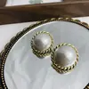 Brincos de Pérola Grandes com Borda Torcida de Design de Nicho da Moda Coreano Retrô Personalidade Exagerada Brincos de Celebridade da Internet para Mulheres Novo Estilo
