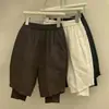 Calça infantil de algodão estilo coreano, falsa de duas peças, coleção de inverno 2026, estilosa e quente para meninos e meninas, espessada para calor extra, à prova de vento e versátil