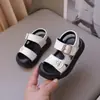 Sandalias Infantiles 2026 Verano Nuevo Estilo Velcro Moda para Niñas Sencillas Zapatos de Bebé Antideslizantes para Niños Zapatos de Playa