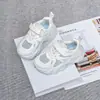 Zapatos Deportivos para Niños y Niñas, Zapatos de Malla, Verano 2026 Transpirables de Malla Simple Versátiles Suela Suave de Moda para Estudiantes Zapatos Blancos