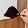 Pinza Triángulo de Terciopelo Camelia para Mujer Estilo Nuevo 2025 Pinza de Tiburón para el Cabello en la Parte Posterior de la Cabeza, Pasador de Pelo de Alta Gama