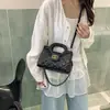 La súper popular bolsa de moda nueva de este año para mujer es un bolso de hombro acolchado de moda 2026, bandolera elegante con cadena, lujo ligero