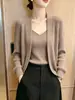 Cárdigan de punto amarillo con cuello en V de estilo sencillo para mujer, nueva colección de otoño 2026, top de moda popular de este año