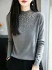 Suéter Andy de fleece macio e confortável para mulheres, camada base justa, gola alta discreta com detalhes em diamante acrílico, malha fina que afina a silhueta