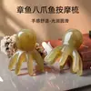 Peine con forma de pulpo con ocho púas para masajear el cuero cabelludo, promoviendo la circulación de los meridianos, aliviando la tensión del cuero cabelludo y proporcionando un efecto de raspado para el masaje del cuero cabelludo