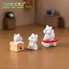 Miniatura de West Highland White Terrier, un perrito lindo en movimiento, perfecto para decoraciones DIY de casas de muñecas y como un pequeño adorno de escritorio