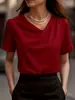 Elegante Top Blanco de Manga Corta para Mujer con Diseño de Cuello Irregular Inclinado, Adecuado para el Trayecto al Trabajo y Estilo de Oficina Profesional, Exudando una Atmósfera Inteligente y Profesional