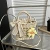 Bolso de hombro portátil simple nicho bolsa tipo cesta de flores para mujer 2023 nueva moda casual retro bolsa de mano tipo cesta