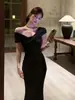 Vestido de Verano Nuevo Estilo Hepburn de Gama Alta con Cuello en V Negro Diseño Versátil Efecto Adelgazante de Manga Corta Estilo Cola de Pez