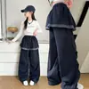 Calça Cargo de Primavera para Meninas 2026 Novo Estilo Painel Traseiro com Renda Infantil Crianças Maiores Patchwork Solta Azul Marinho Casual