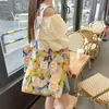 Bolsa de algodão com estampa floral estilo coreano, uma bolsa versátil e estilosa que pode ser carregada na mão ou usada no ombro, perfeita para estudantes do sexo feminino, leve e com grande capacidade, ideal para carregar livros para a aula