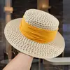 Sombrero de Paja Hueco de Estilo Old Money Francés con Copa Plana para Mujer, Sombrero de Sol de Verano para Vacaciones en la Playa con Ala Ancha para Protección Solar
