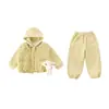 Conjunto de Tres Piezas de Terciopelo Plus para Otoño/Invierno Infantil 2026 Estilo Nuevo Muy Elegante Cálido Estilo Coreano para Niñas Bebé Ropa de Invierno Ropa Infantil