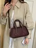 Bolso de mujer de nicho de lujo ligero, modelo nuevo 2026, bolso de hombro y cruzado vintage de alta gama, bolso de mano moderno y elegante