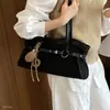 Bolso de hombro nuevo y elegante de ante 2026 con gran capacidad bajo el brazo y colgante exquisito, uso diario sencillo para mujeres en otoño