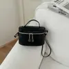 Bolso de mano retro de lujo ligero estilo coreano para mujer, bolso de hombro y cruzado versátil, simple, texturizado, de tendencia, nicho, principios de otoño 2026