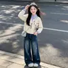 Nueva colección otoño/invierno: Conjunto de dos piezas de estilo coreano, moderno y artístico para niñas, con una sudadera de imitación de dos piezas y pantalones de mezclilla con detalle de lazo