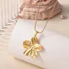 Colar de Flor em Aço Titânio Popular Transfronteiriço Não Desbota Banhado a Ouro 18K Elegante Simples Acessível Luxo High-End Corrente para Clavícula para Mulheres