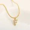 Nuevo Collar Europeo y Americano de Cobre Chapado en Oro Microincrustado con Circonita Collar de 26 Letras Simple y Moderno Colgante de Letra Inglesa