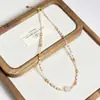 Collar estilo francés dulce de acero de titanio y piedra natural con cuentas de perlas de agua dulce, simple y versátil, collar de cereza de lujo ligero