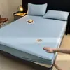 Juego de Sábana Bajera Ajustable y Tapete para Cama de Fibra de Soja Pe con Bordado de Color Sólido, Selección Cuidadosa de Comercio Exterior, Transpirable, Lujo Ligero, Simple, Antideslizante