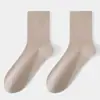 Meias Listradas de Algodão Simples de Comprimento Médio para Homens, Meias Keshili 7A Antibacterianas e Resistentes a Odores de Cor Sólida para Homens de Negócios, Meias Zhuji
