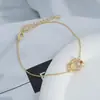 Joia elegante com banho de ouro real e zircônia microincrustada, design de nicho feminino, pulseira de laço, pulseira simples para todas as ocasiões