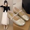 Zapatos Nuevos para Mujer Otoño Francés 2026 Puntera Cuadrada Boca Baja Brisa de Atardecer Zhen Zapatos Individuales Falda de Una Sola Tira Mocasines de Suela Plana Mujer