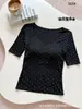 Top de tirantes versátil para principios de otoño con cuello en U pronunciado, manga corta y sujetador incorporado, camiseta retro de lunares que estiliza, manga tres cuartos