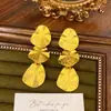 Explosões Transfronteiriças Europeias e Americanas Brincos Simples da Moda Novos Brincos de Flor de Metal com Sensação de Alto Padrão Brincos Estilo Corte Retro