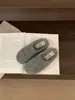 Mules simples de calçar para o trajeto, sapatos Birkenstock de lã estilo coreano, chinelos casuais femininos de bico redondo, boca rasa e bico fechado